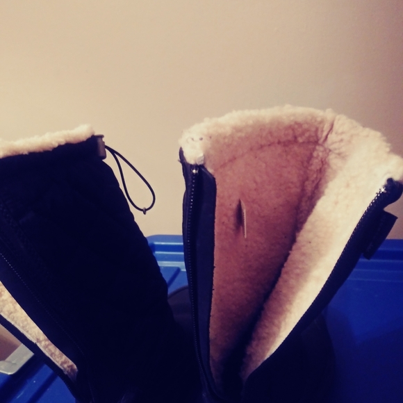 UGG Winter Boots - Size 5 Black - Picture 9 of 12